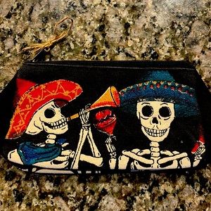 Makeup bag or small clutch purse. Super cute, never been used. Smoke/pet free
